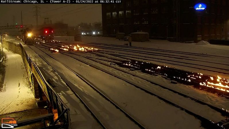V Chicagu kvůli mrazům zapalují koleje